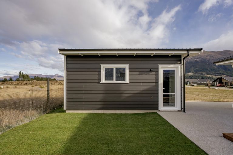 Photo of property in 105 Burdon Loop, Lake Hawea, 9382