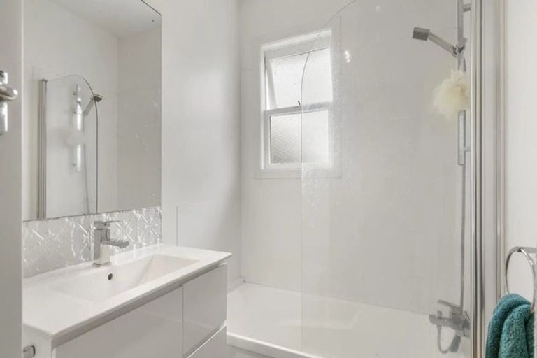 Photo of property in 19 Church Street, Northcote Point, Auckland, 0627