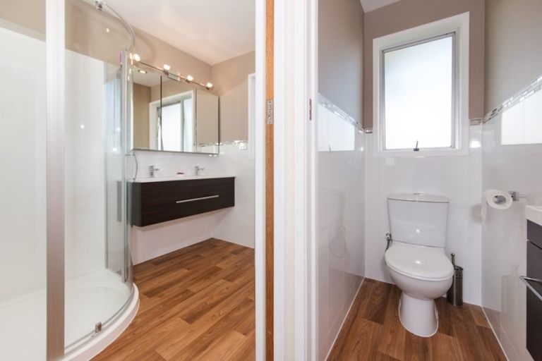 Photo of property in 32 Renata Crescent, Te Atatu Peninsula, Auckland, 0610