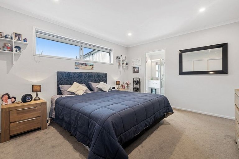 Photo of property in 14 Poutawa Lane, Clarks Beach, 2122