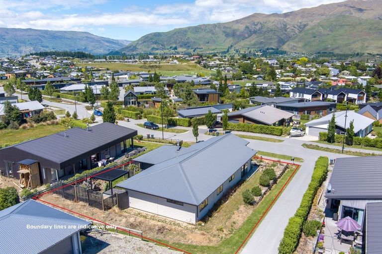 Photo of property in 16 Makomako Road, Wanaka, 9305