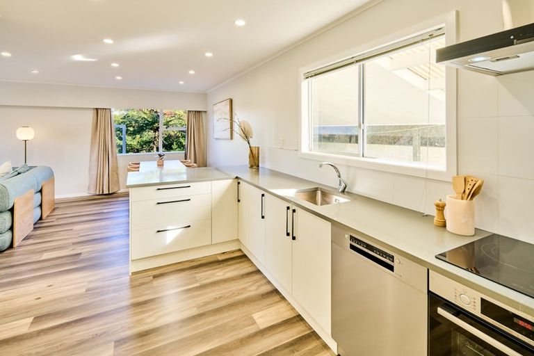 Photo of property in 18 Eastview Grove, Normandale, Lower Hutt, 5010