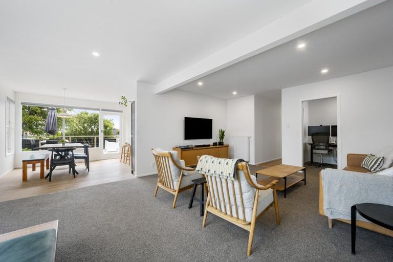 Photo of property in 50 Churton Drive, Churton Park, Wellington, 6037