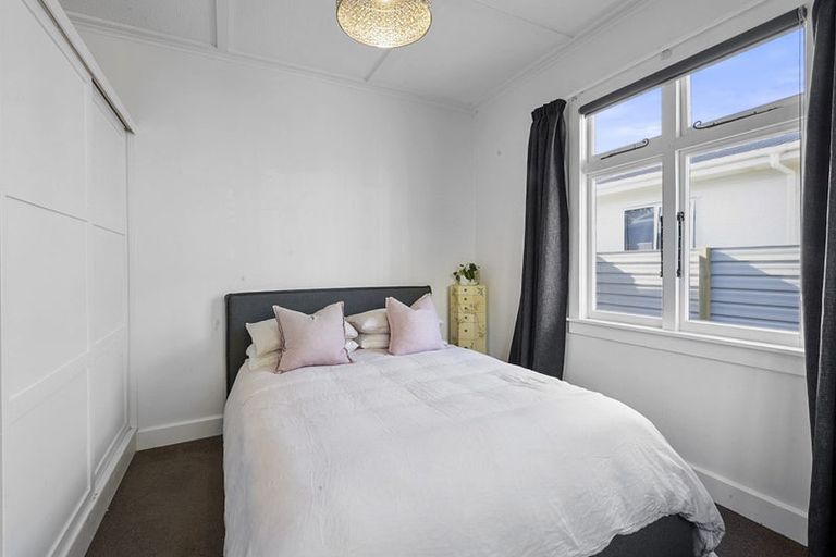 Photo of property in 15b Atiawa Street, Glen Avon, New Plymouth, 4312