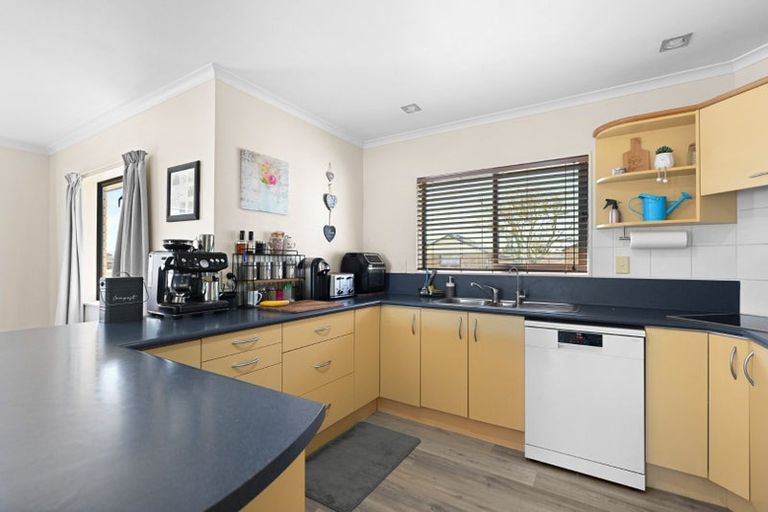 Photo of property in 28 Diomede Glade, Flagstaff, Hamilton, 3210