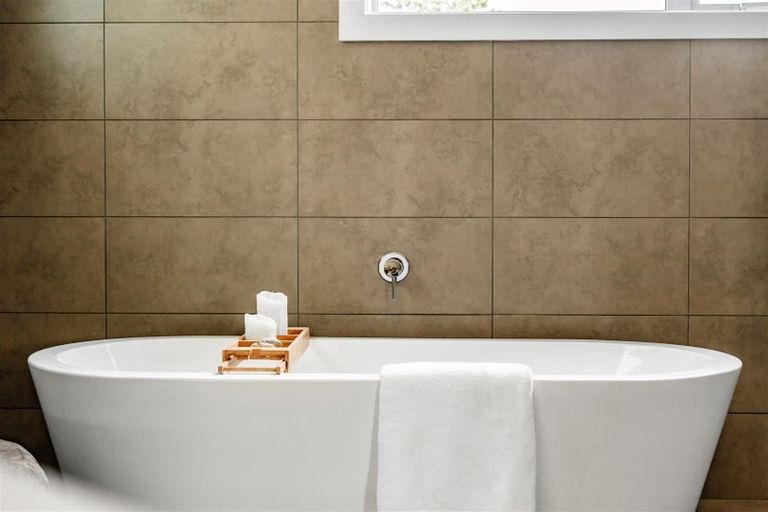 Photo of property in 43 Clifton Road, Hauraki, Auckland, 0622