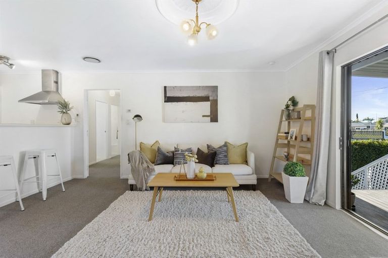 Photo of property in 2 Graham Avenue, Te Atatu Peninsula, Auckland, 0610