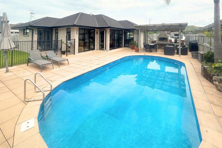 Photo of property in 15 Rainey Crescent, Papamoa Beach, Papamoa, 3118