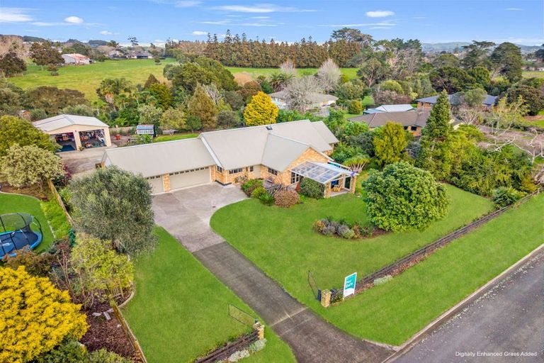 Photo of property in 15 Awaroa Stream Drive, Waiuku, 2123