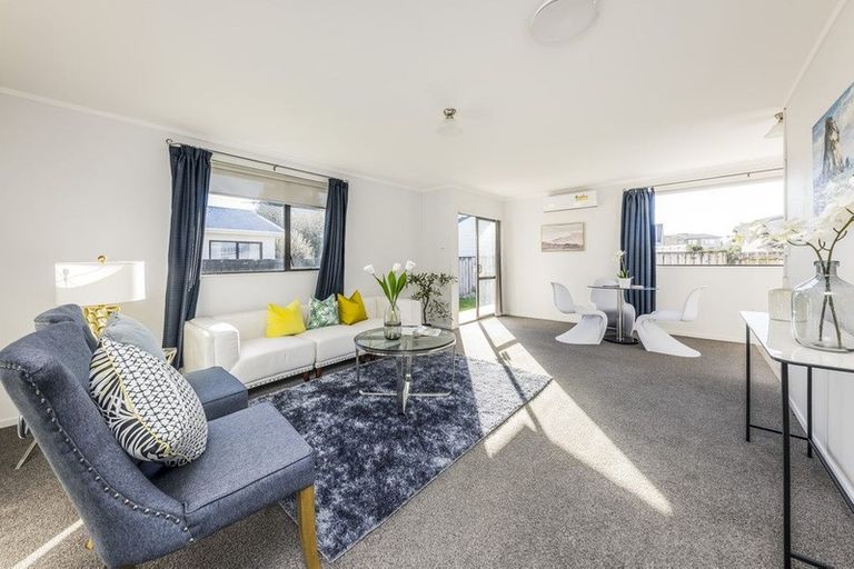 Photo of property in 2/35 Hill Crescent, Papakura, 2110