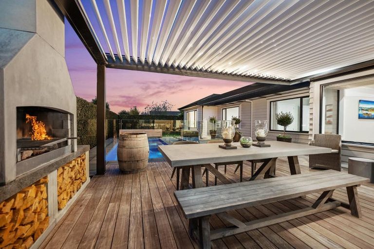 Photo of property in 33 Pohutukawa Parade, Riverhead, 0820