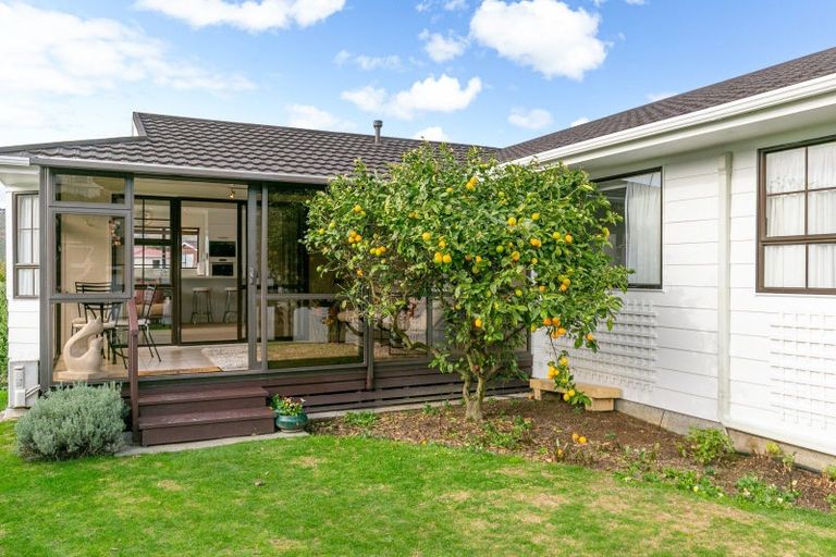Photo of property in 87 Victory Crescent, Tawa, Wellington, 5028