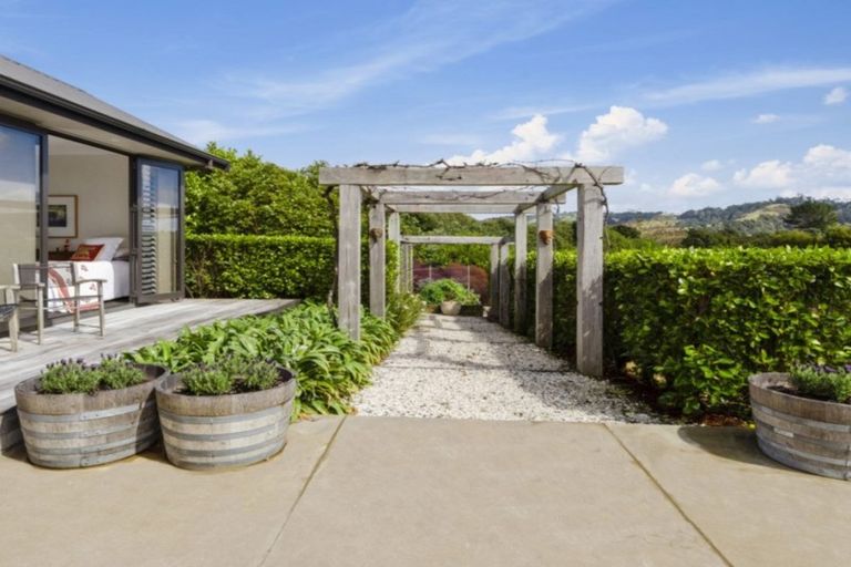 Photo of property in 167 Cape Rodney Road, Leigh, 0985