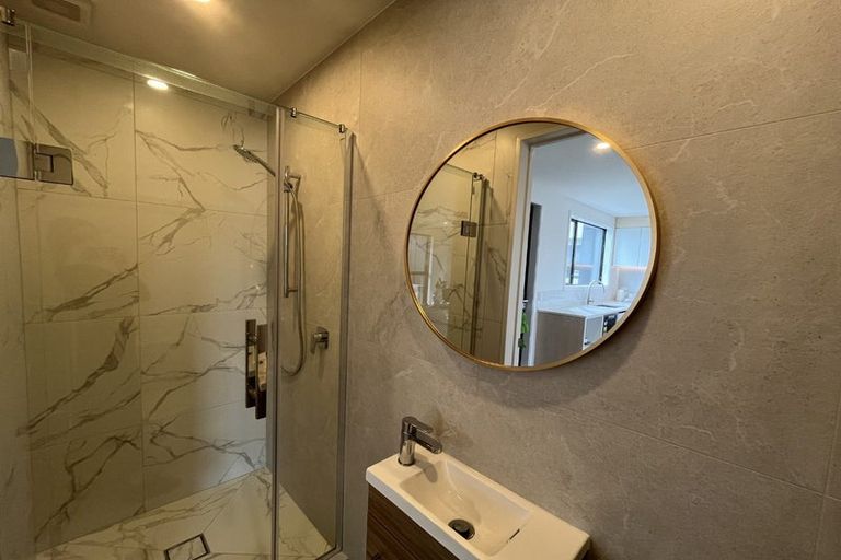 Photo of property in 27c Dawnhaven Drive, Te Atatu Peninsula, Auckland, 0610