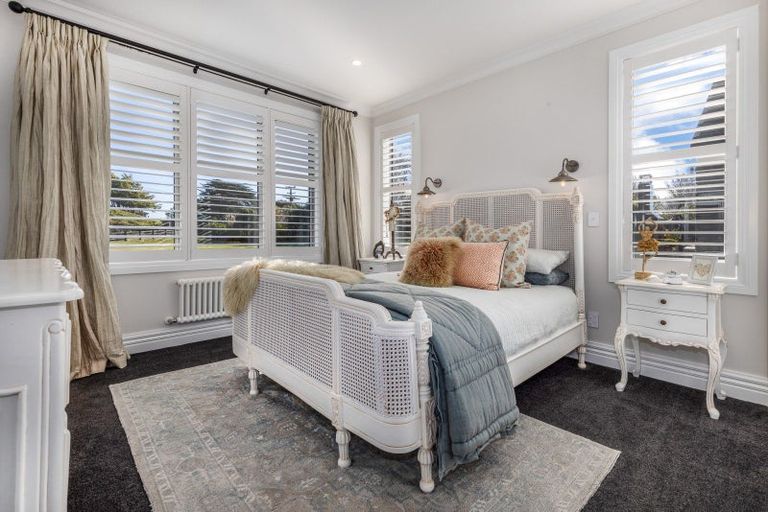 Photo of property in 2 Otaihanga Road, Paraparaumu Beach, Paraparaumu, 5032