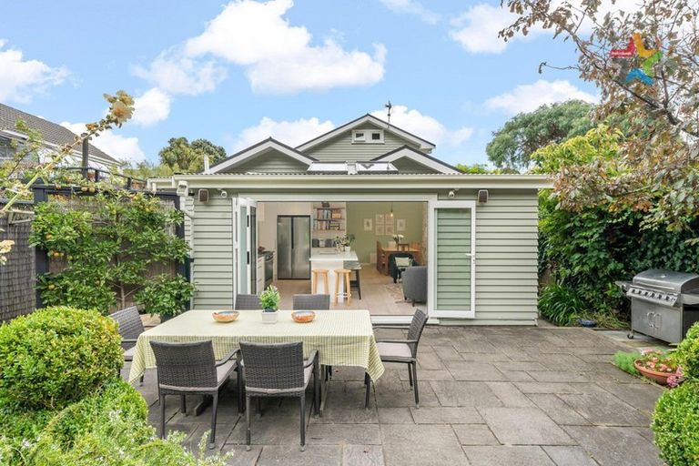 Photo of property in 377 Muritai Road, Eastbourne, Lower Hutt, 5013