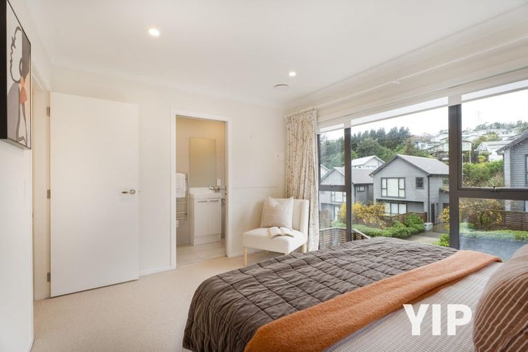 Photo of property in 15 Brindle Way, Newlands, Wellington, 6037