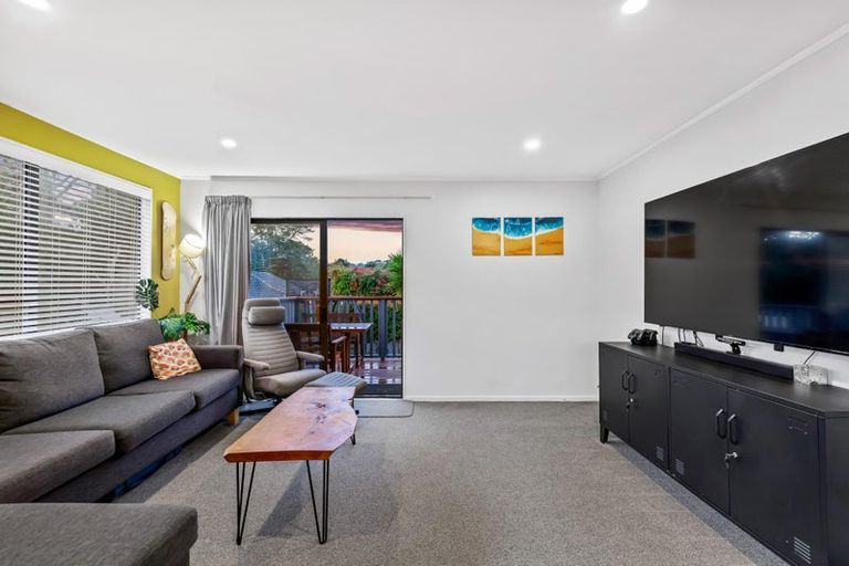 Photo of property in 239 Waitemata Drive, Ranui, Auckland, 0612