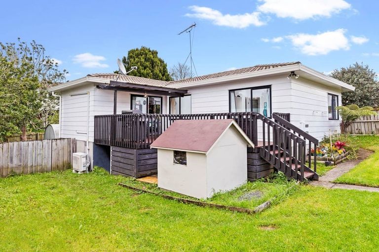 Photo of property in 19 Loughanure Place, Massey, Auckland, 0614
