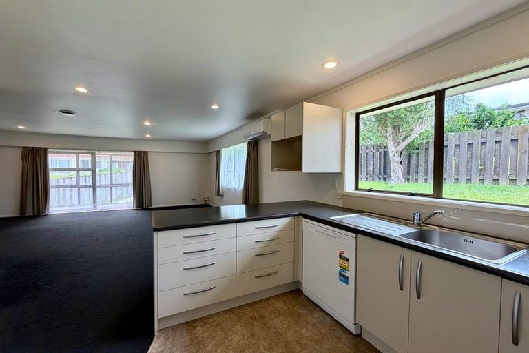 Photo of property in 1/28 Birman Close, Half Moon Bay, Auckland, 2012