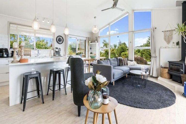Photo of property in 58 Brian Crescent, Stanmore Bay, Whangaparaoa, 0932