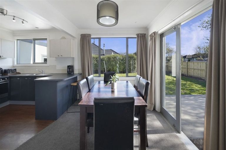 Photo of property in 33 Croziers Road, St Albans, Christchurch, 8052