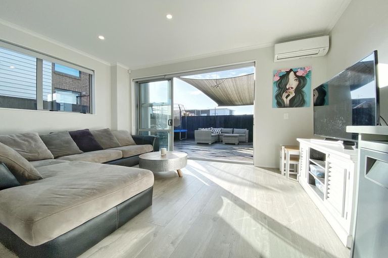 Photo of property in 18 Rangihina Road, Hobsonville, Auckland, 0616