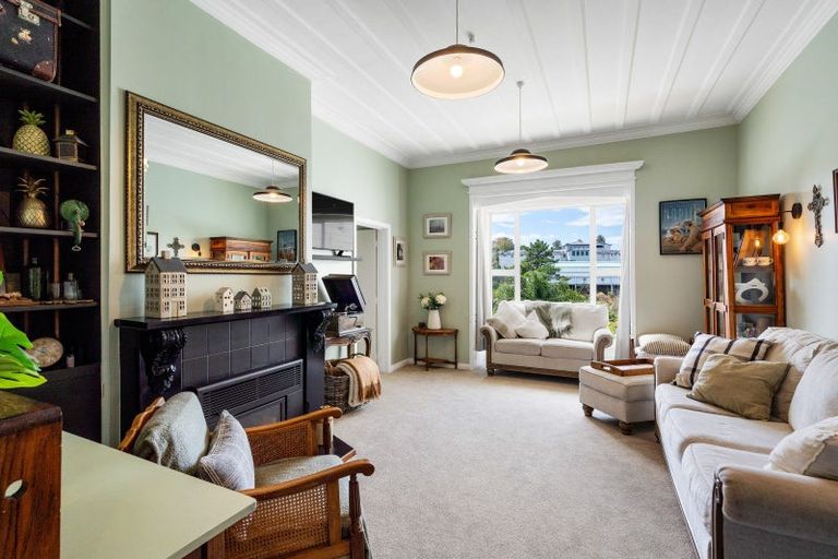 Photo of property in 13 Roslyn Road, Bluff Hill, Napier, 4110