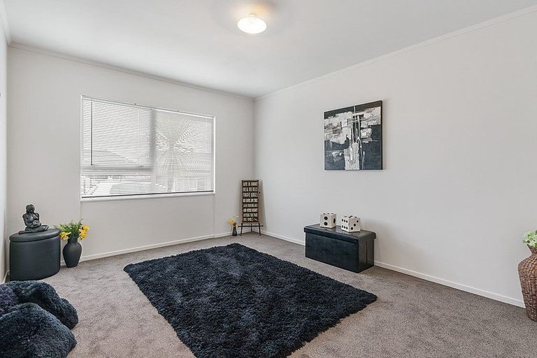 Photo of property in 1/38 Edmonton Road, Henderson, Auckland, 0612