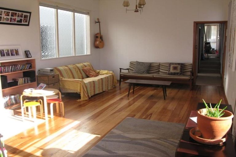 Photo of property in 89 Queens Drive, Lyall Bay, Wellington, 6022