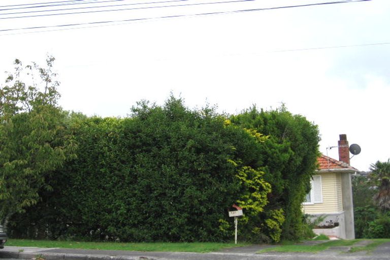Photo of property in 131 Ocean View Road, Hillcrest, Auckland, 0627