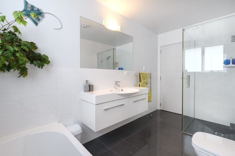 Photo of property in 60 Butterworth Crescent, Papamoa Beach, Papamoa, 3118