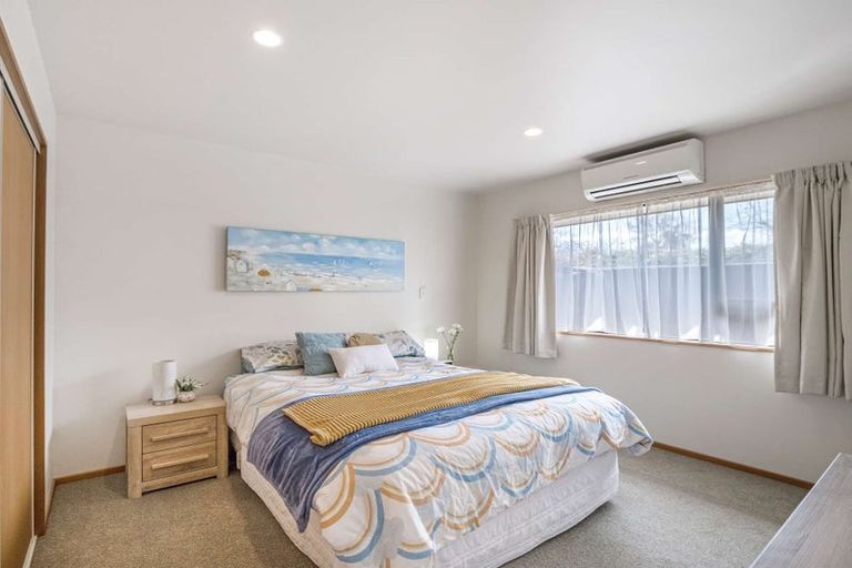 Photo of property in 4 Chesterfield Mews, Russley, Christchurch, 8042