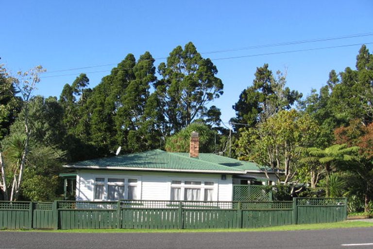 Photo of property in 100 Konini Road, Titirangi, Auckland, 0604