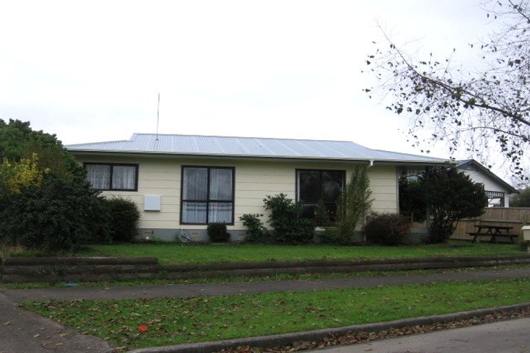 Photo of property in 6 Perrin Place, Kelvin Grove, Palmerston North, 4414