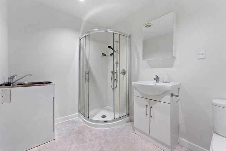 Photo of property in 69 Vandeleur Avenue, Birkdale, Auckland, 0626