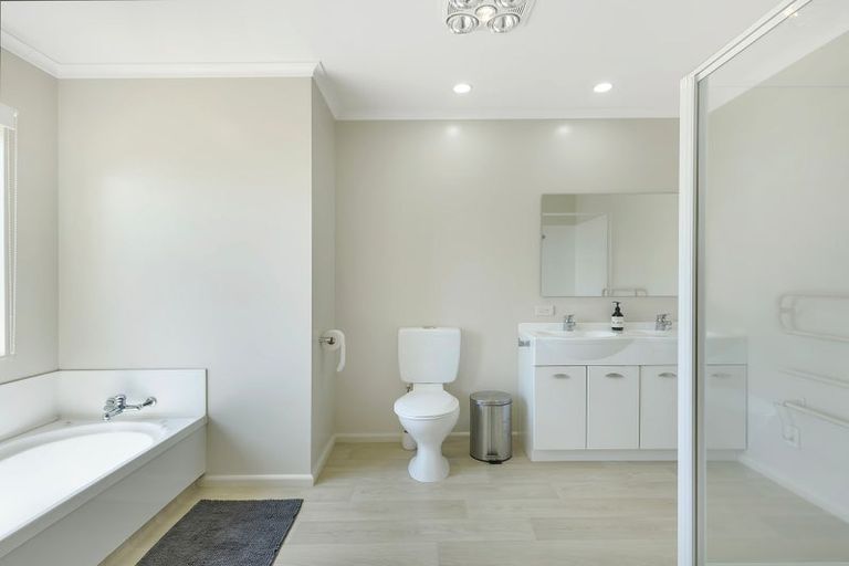 Photo of property in 2 Hanna Place, Havelock North, 4130