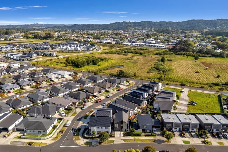 Photo of property in 19 Konoba Avenue, Kumeu, 0810