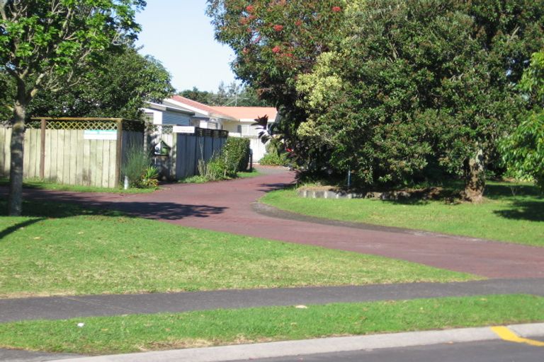 Photo of property in 21 Nickell Place, Orewa, 0931