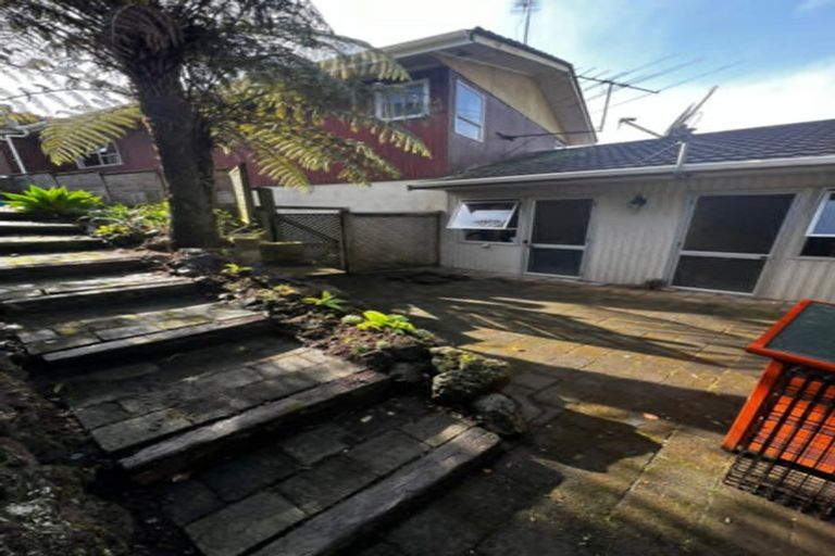 Photo of property in 7 Puketitiro Street, Glen Eden, Auckland, 0602