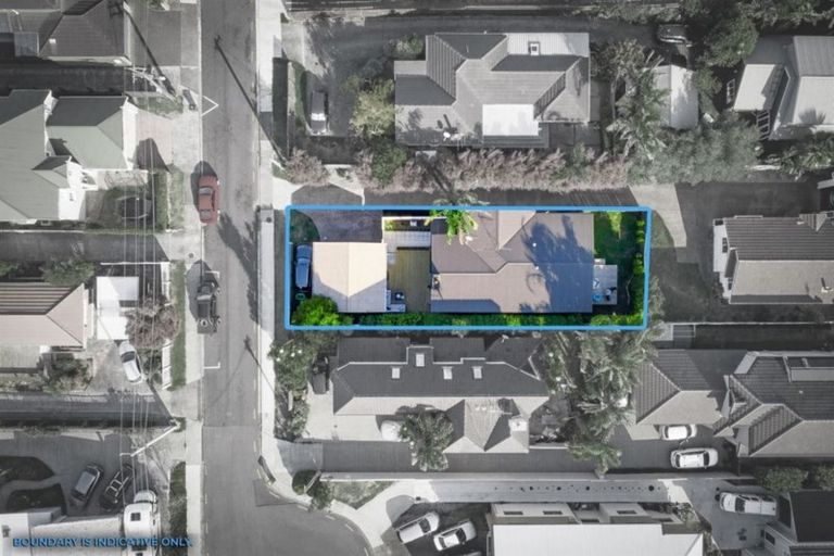 Photo of property in 1/15 Stratford Avenue, Milford, Auckland, 0620