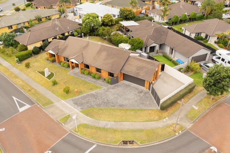Photo of property in 5 Seabreeze Place, Papamoa Beach, Papamoa, 3118