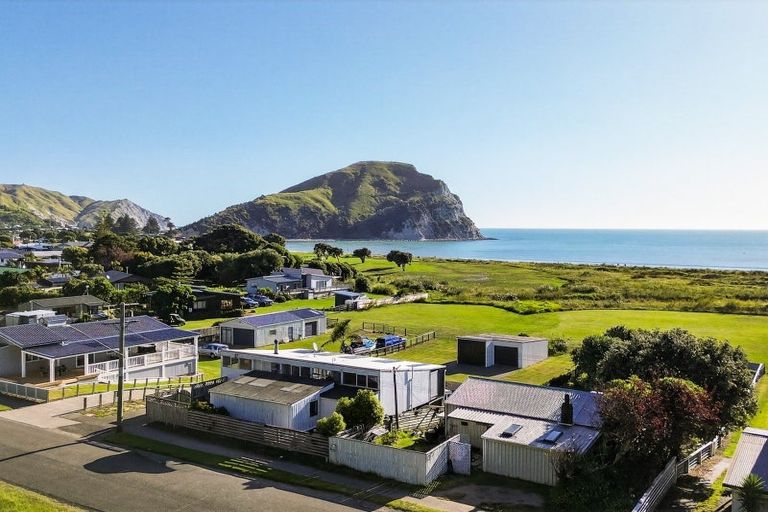 Photo of property in 102 Newcastle Street, Mahia, 4198