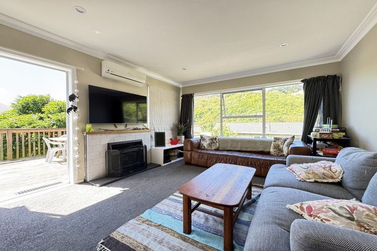 Photo of property in 6 Mahoe Street, Tawa, Wellington, 5028