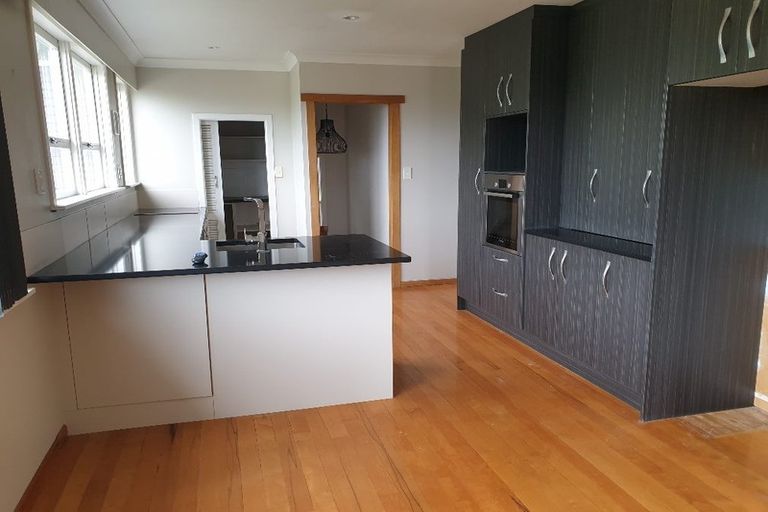 Photo of property in 9 Merchant Avenue, Te Atatu South, Auckland, 0610