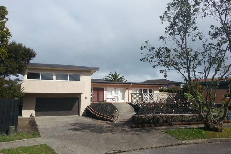 Photo of property in 4 Chatswood Grove, Chatswood, Auckland, 0626