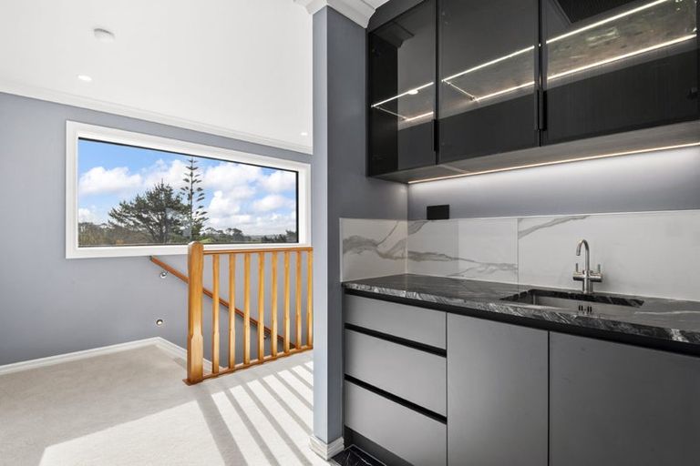 Photo of property in 2 Taku Close, Long Bay, Auckland, 0630