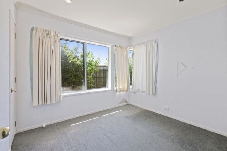 Photo of property in 3 Russett Grove, Henderson, Auckland, 0612