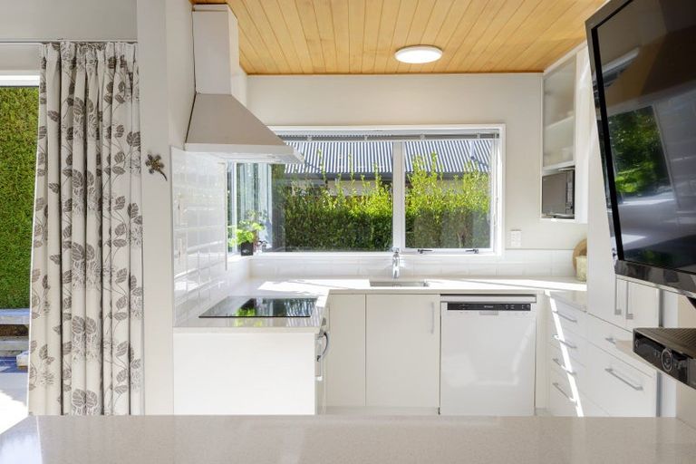 Photo of property in 4 Claverley Gardens, Avonhead, Christchurch, 8042