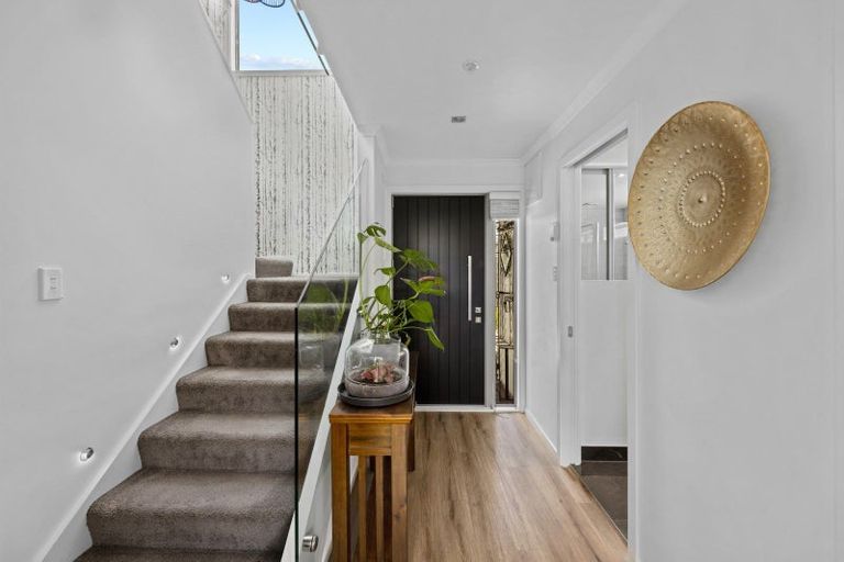 Photo of property in 52 Crofton Road, Harewood, Christchurch, 8051